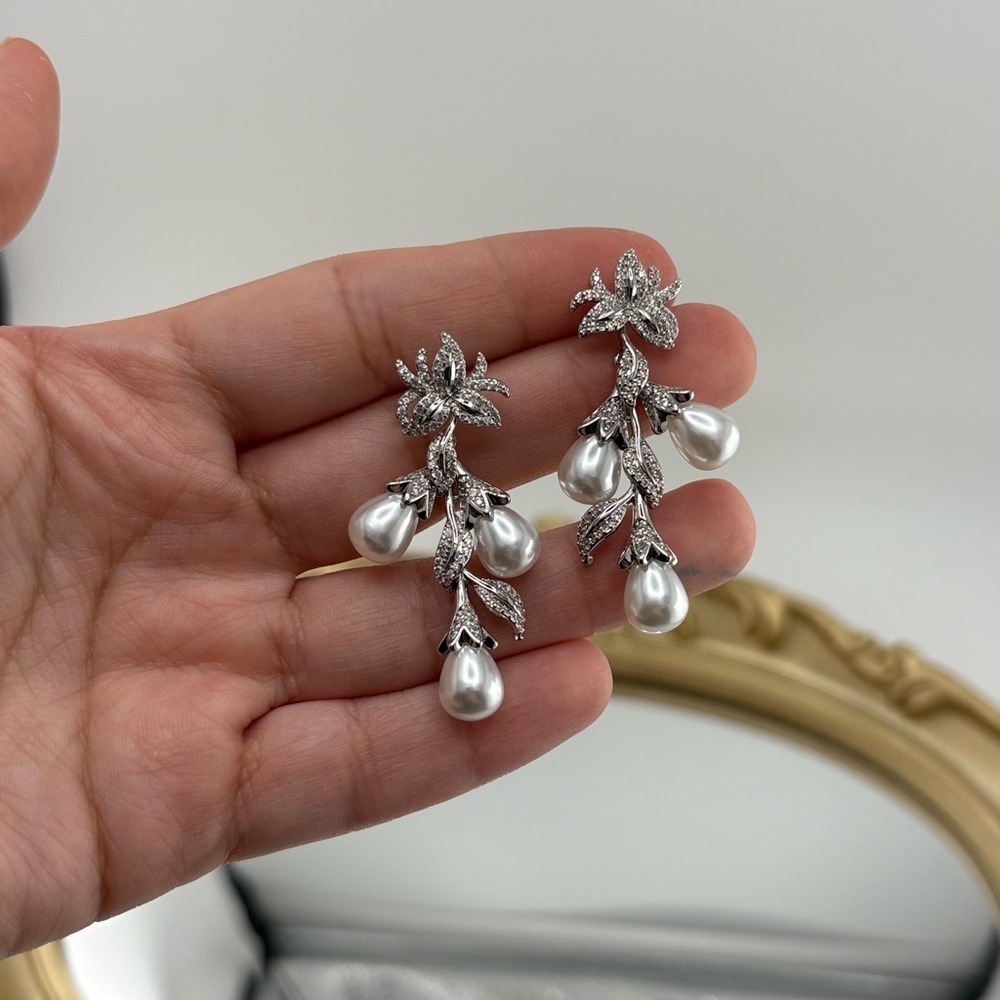Elegant Pearl Drop Earrings with Cubic Zirconia ✨ - Picture 13 of 13